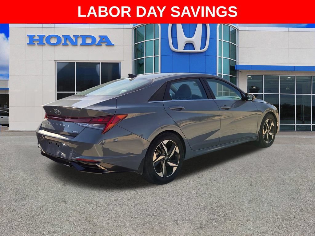Used 2022 Hyundai Elantra Limited FWD image 3