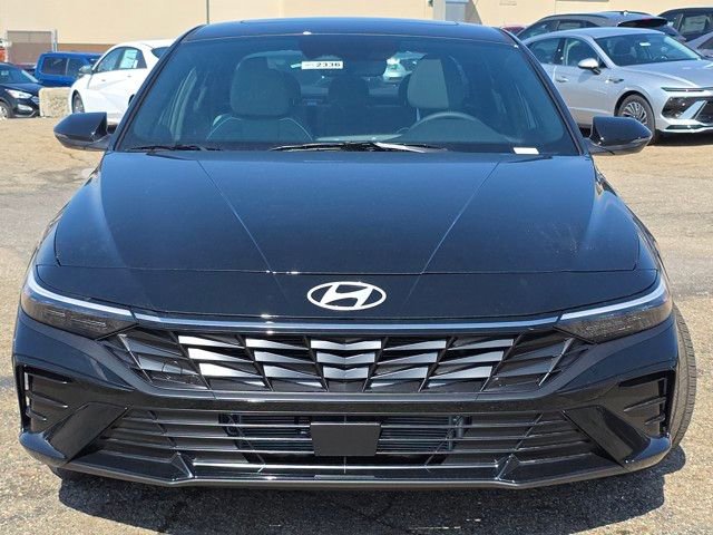 Certified 2025 Hyundai Elantra Limited image 19
