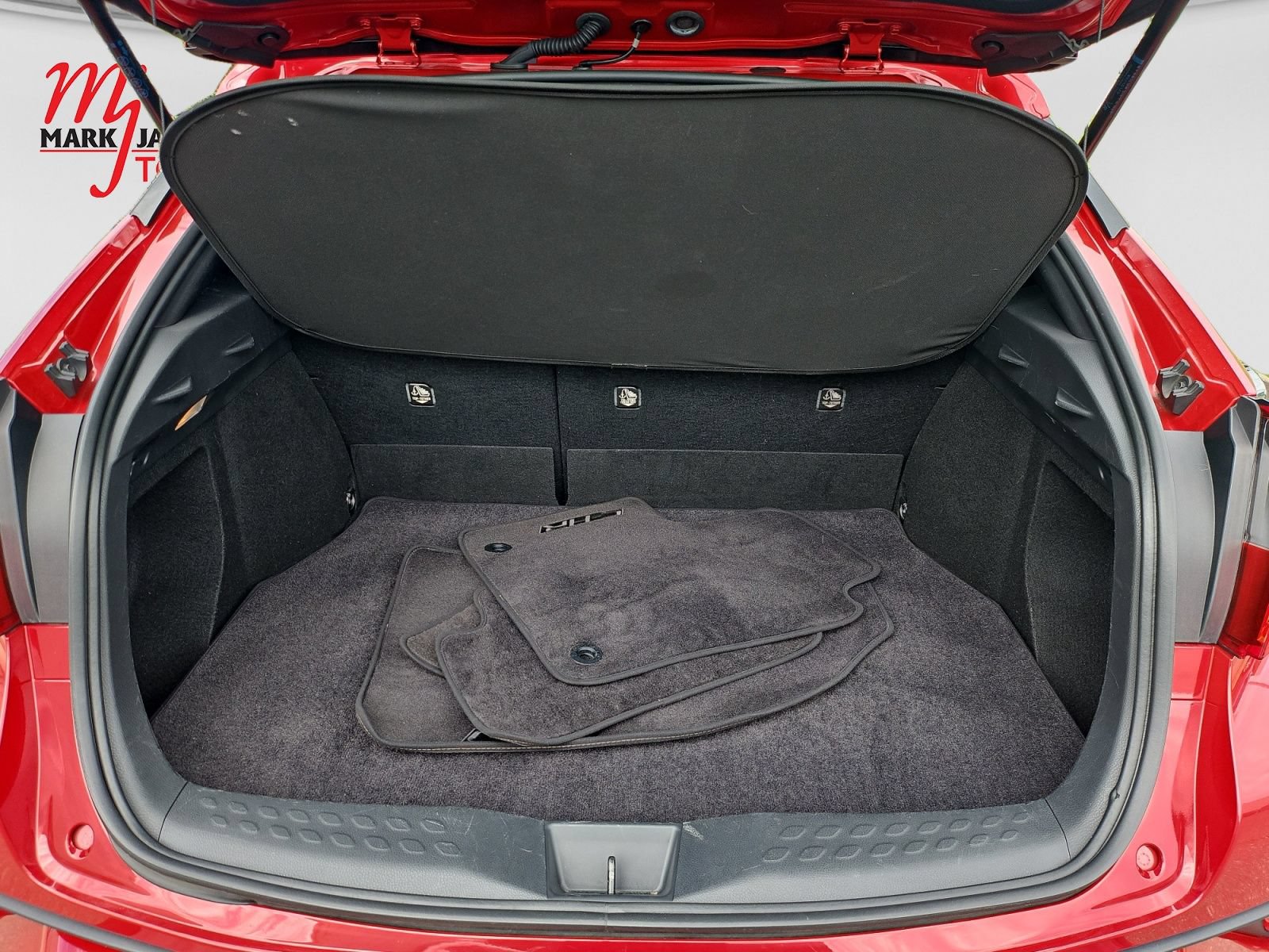 Used 2021 Toyota C-HR XLE FWD image 13