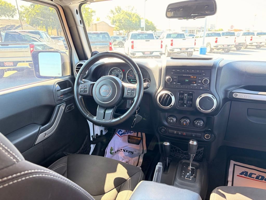 Used 2014 Jeep Wrangler Unlimited Sahara w/ Connectivity Group AWD/4WD image 26