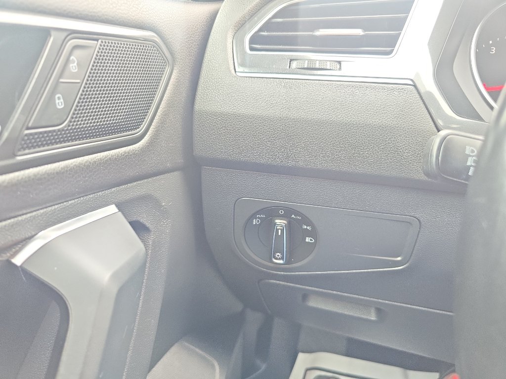Used 2018 Volkswagen Tiguan SE FWD image 20