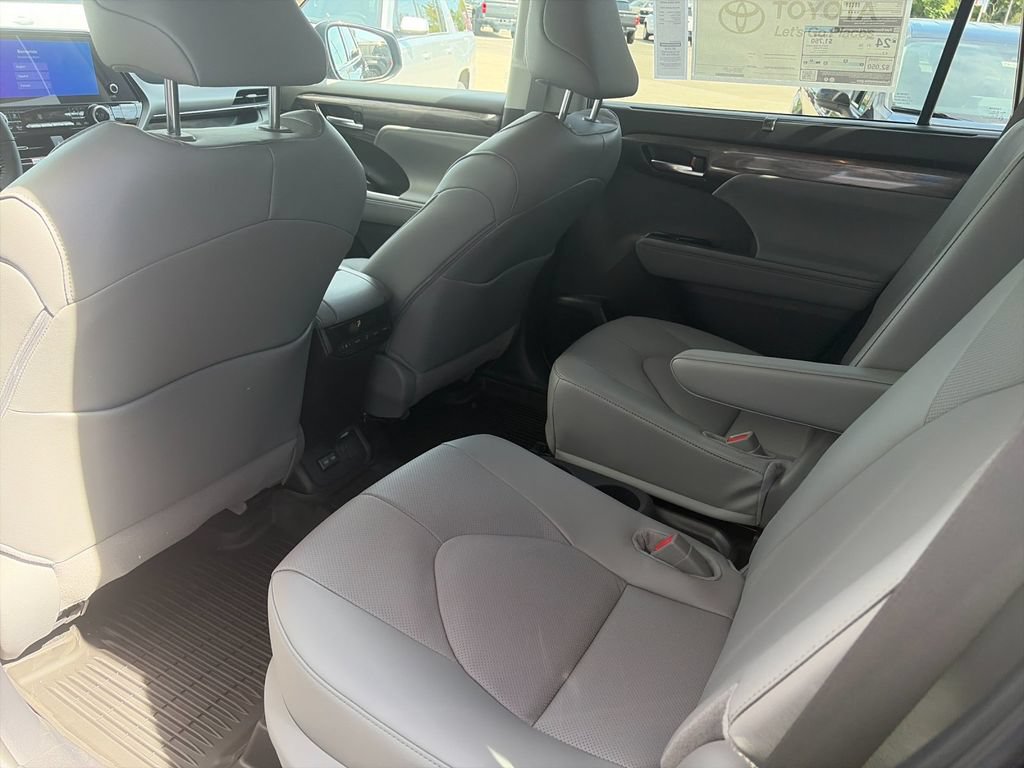 New 2026 Toyota Highlander Limited AWD/4WD image 13