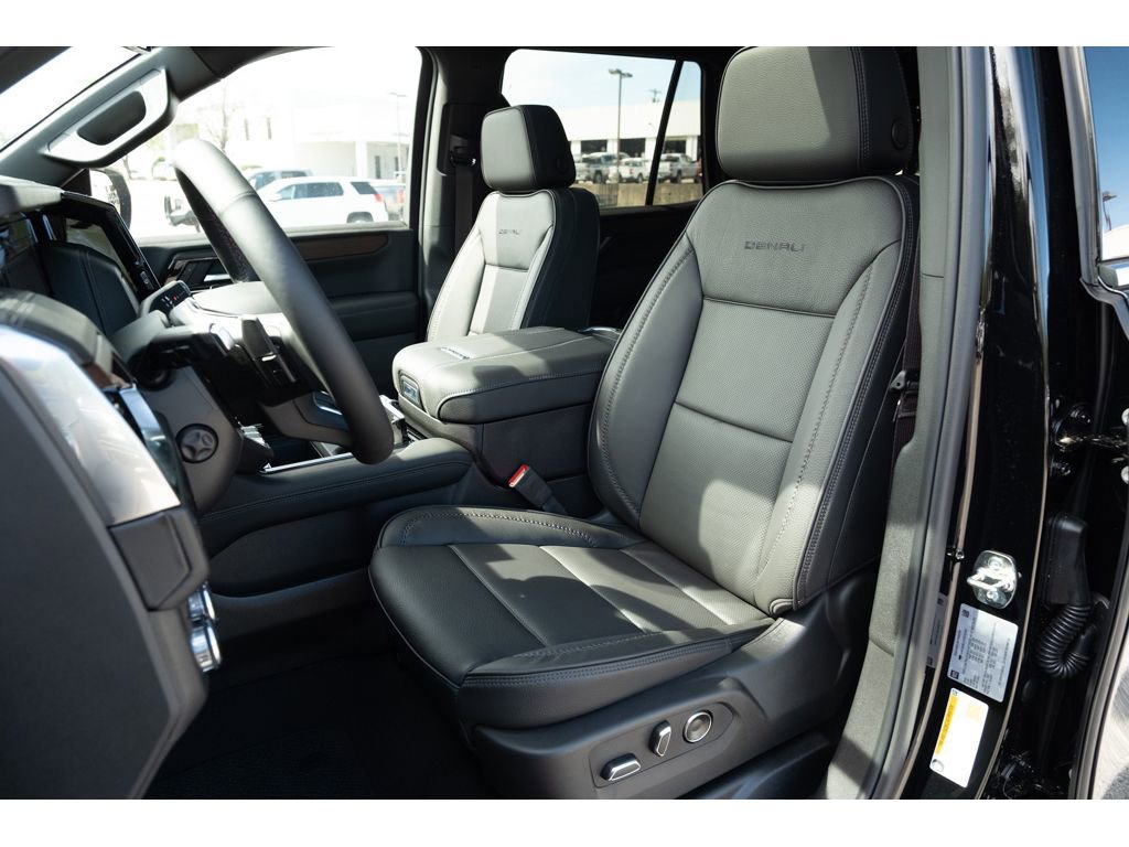 New 2026 GMC Yukon Denali w/ Sun & Power Step Package image 12