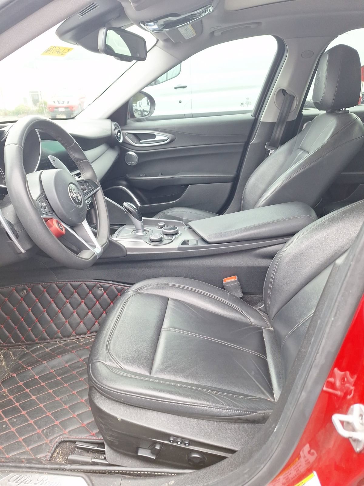 Used 2018 Alfa Romeo Giulia image 11