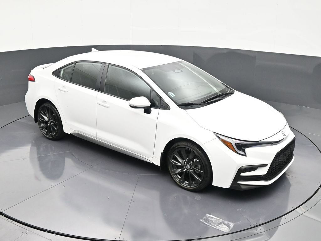 Used 2025 Toyota Corolla SE image 18