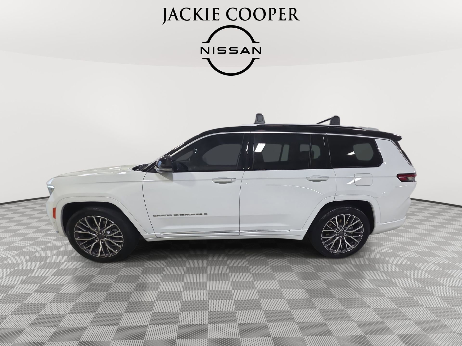 Used 2023 Jeep Grand Cherokee L Summit image 8