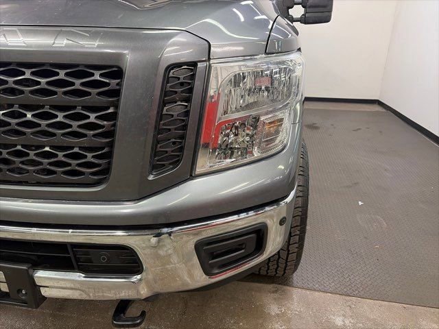 Used 2019 Nissan Titan SV w/ SV Convenience Package image 7
