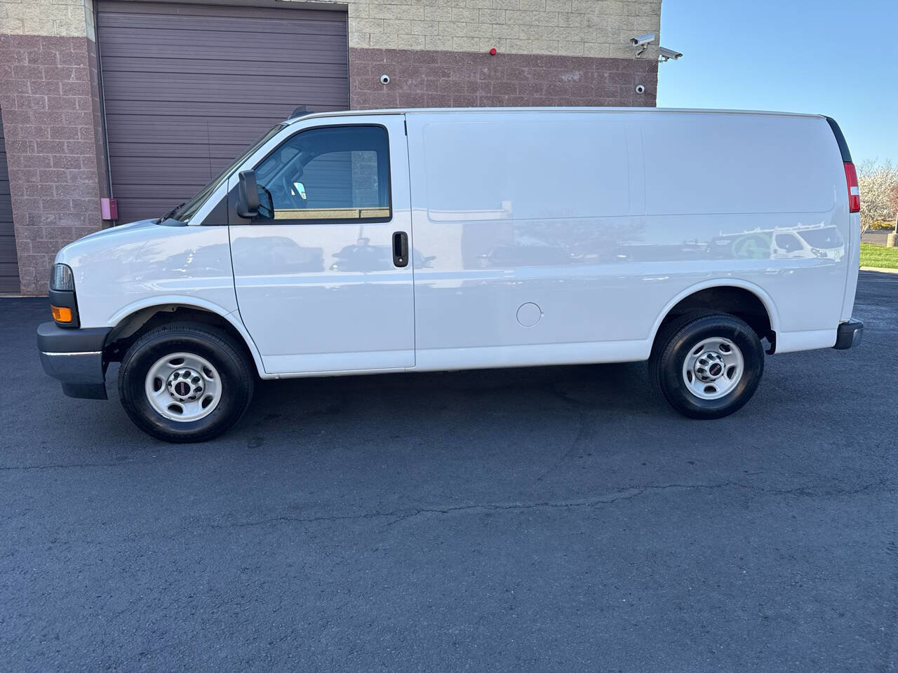 Used 2024 GMC Savana 2500 w/ Driver Convenience Package image 1