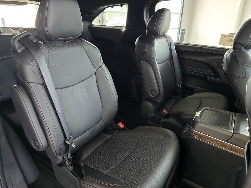 New 2026 Toyota Sienna Platinum AWD/4WD image 39