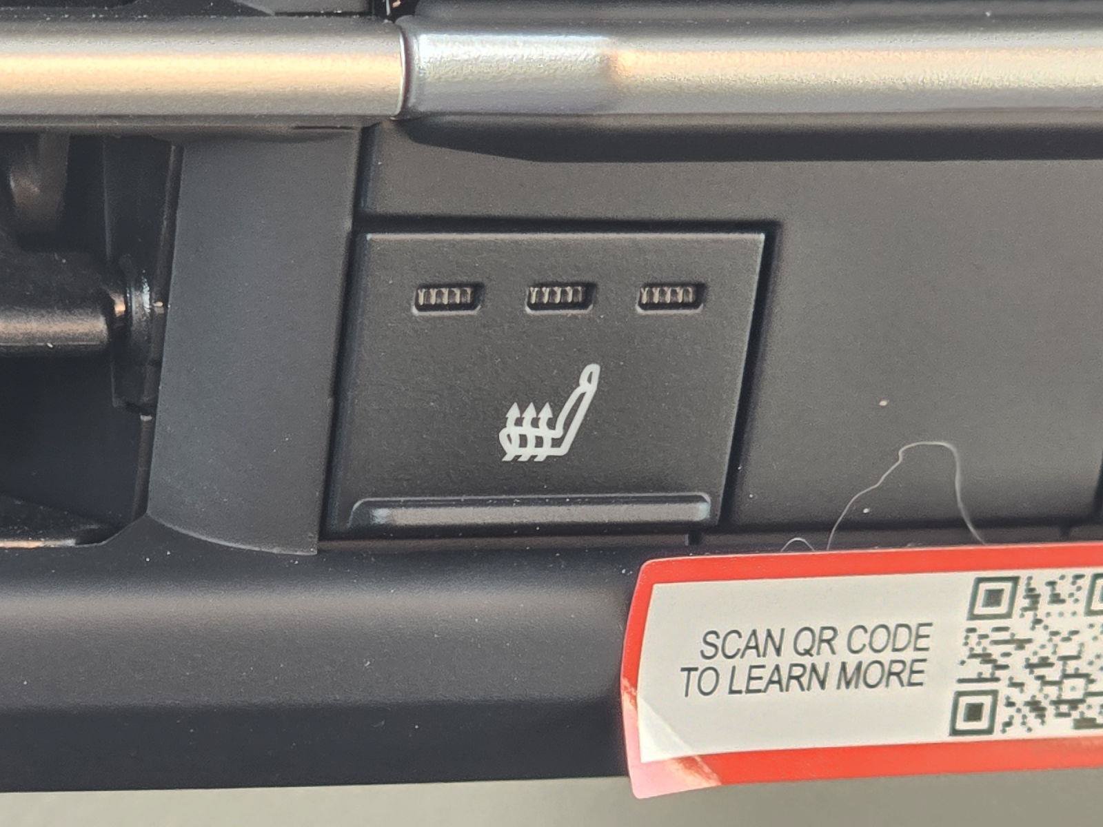 Used 2026 Toyota Sienna XLE FWD image 40