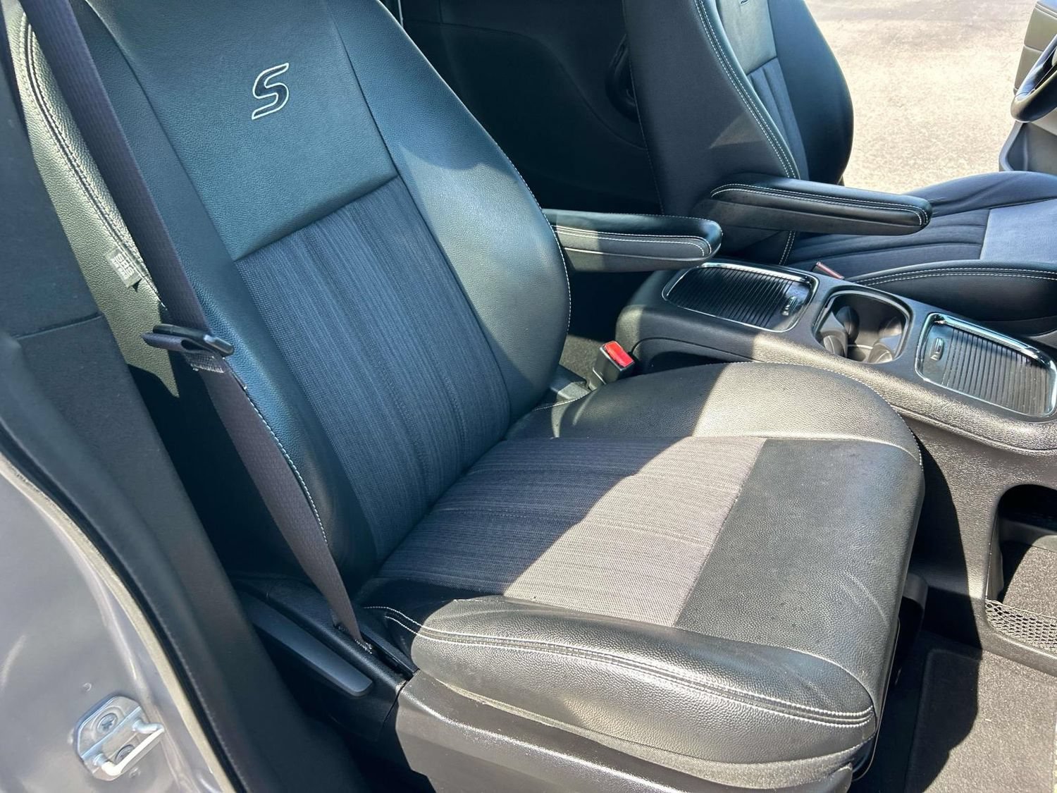 Used 2016 Chrysler Town & Country S w/ Driver Convenience Group FWD image 23