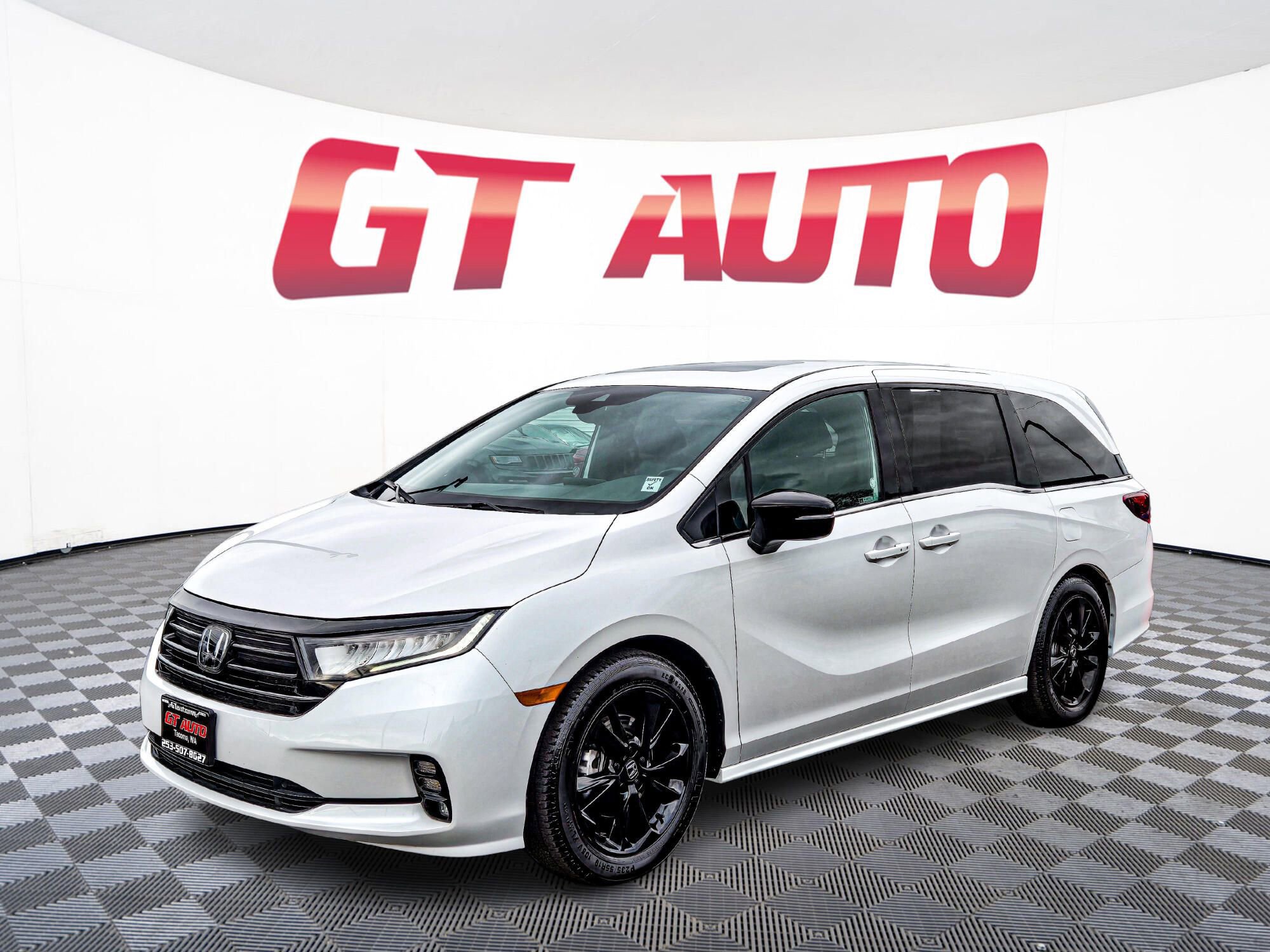 Used 2023 Honda Odyssey Sport image 3