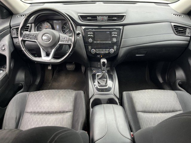 Used 2017 Nissan Rogue SV image 17