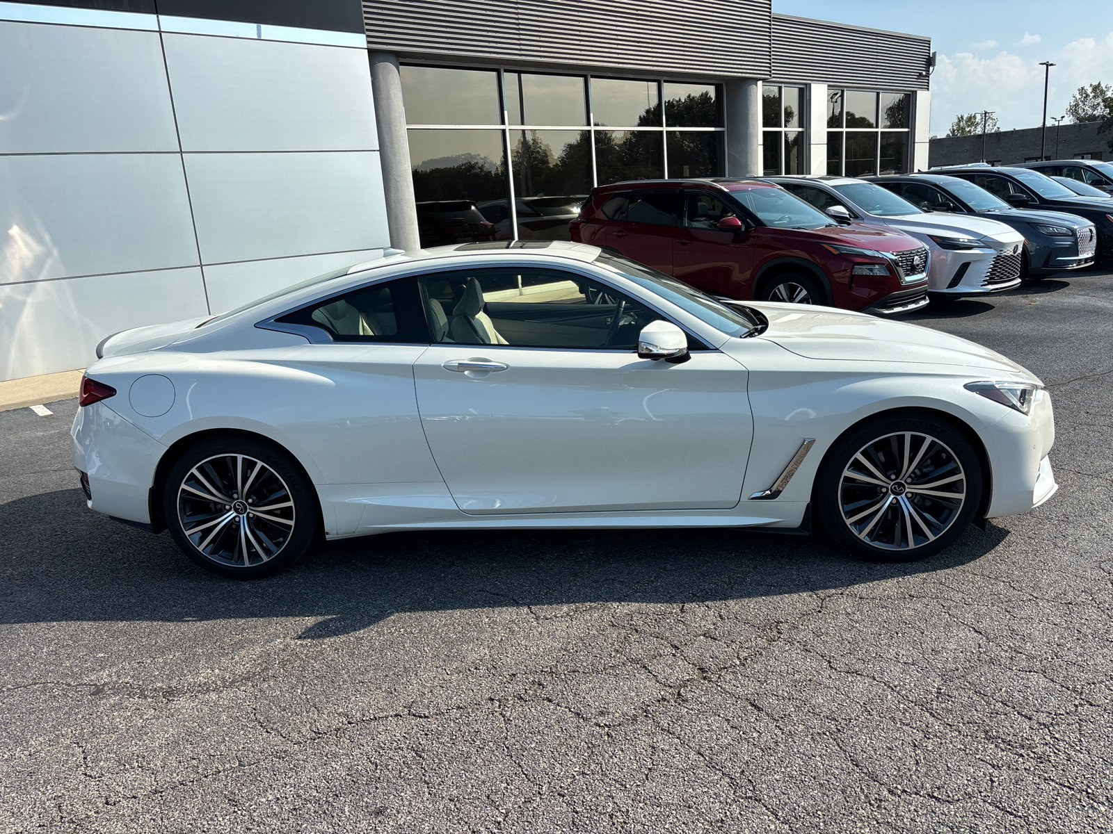 Used 2021 INFINITI Q60 3.0t Luxe w/ Essential Package AWD/4WD image 8