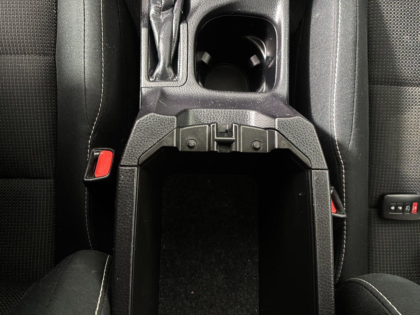 Used 2018 Toyota RAV4 XLE AWD/4WD image 35