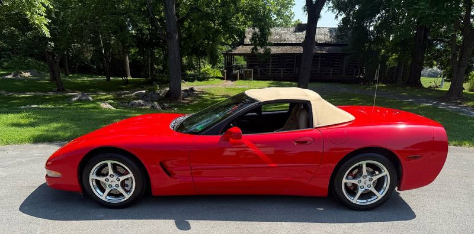 Used 2000 Chevrolet Corvette Convertible w/ Performance Handling Pkg image 13