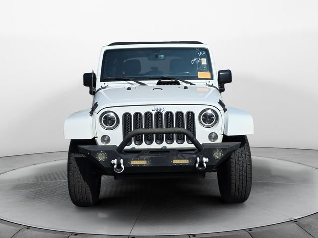 Used 2015 Jeep Wrangler Unlimited Sahara w/ Connectivity Group AWD/4WD image 8