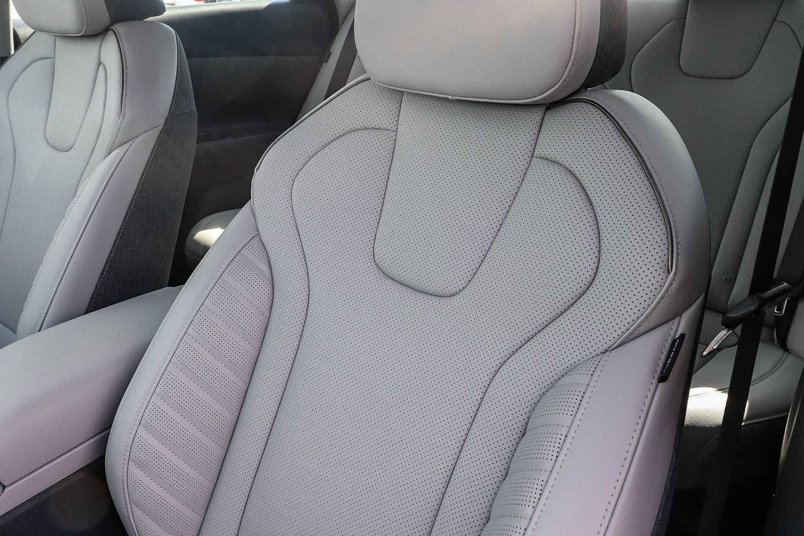 New 2026 Hyundai Elantra Limited FWD image 28