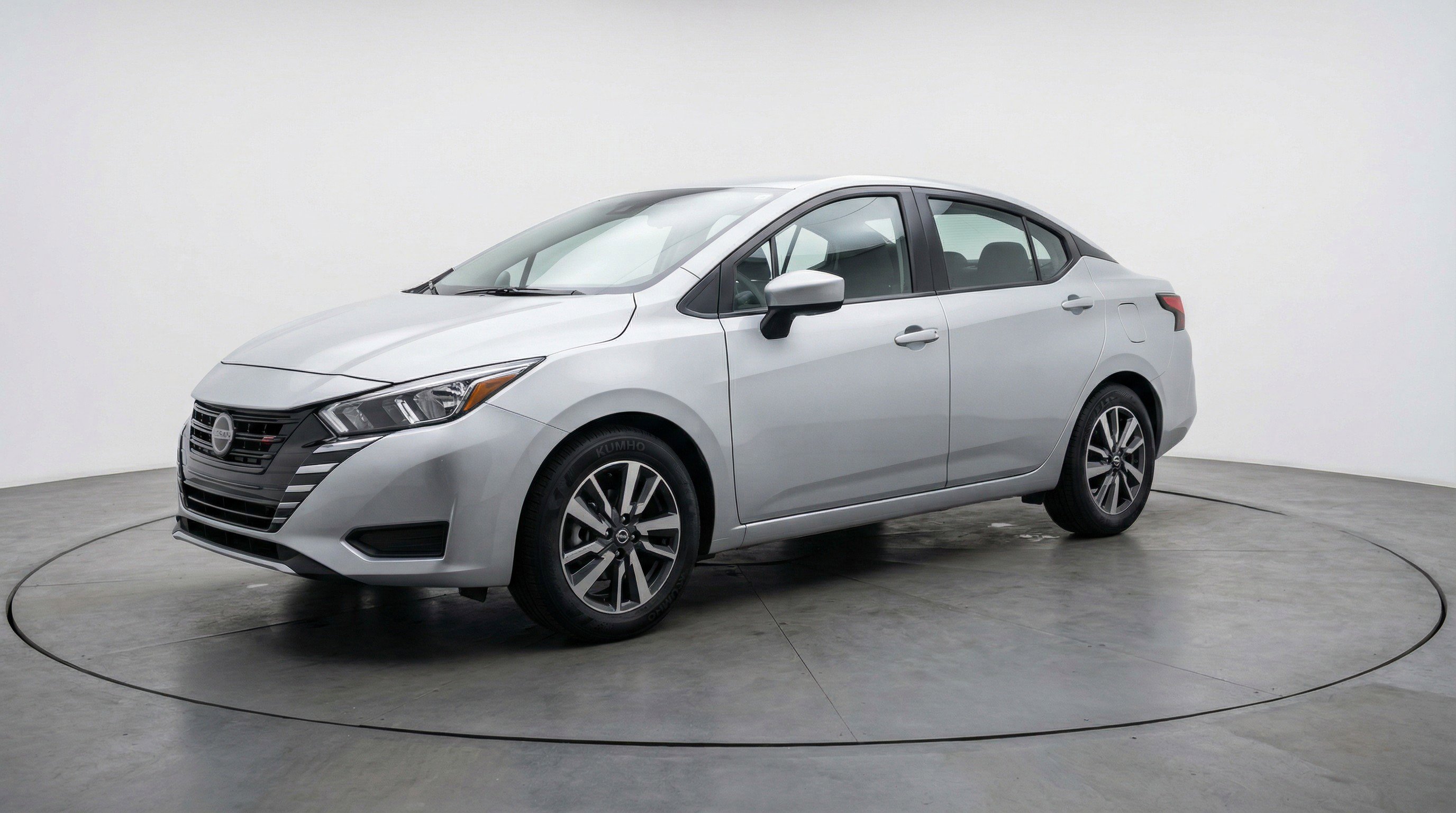 Used 2025 Nissan Versa SV image 3