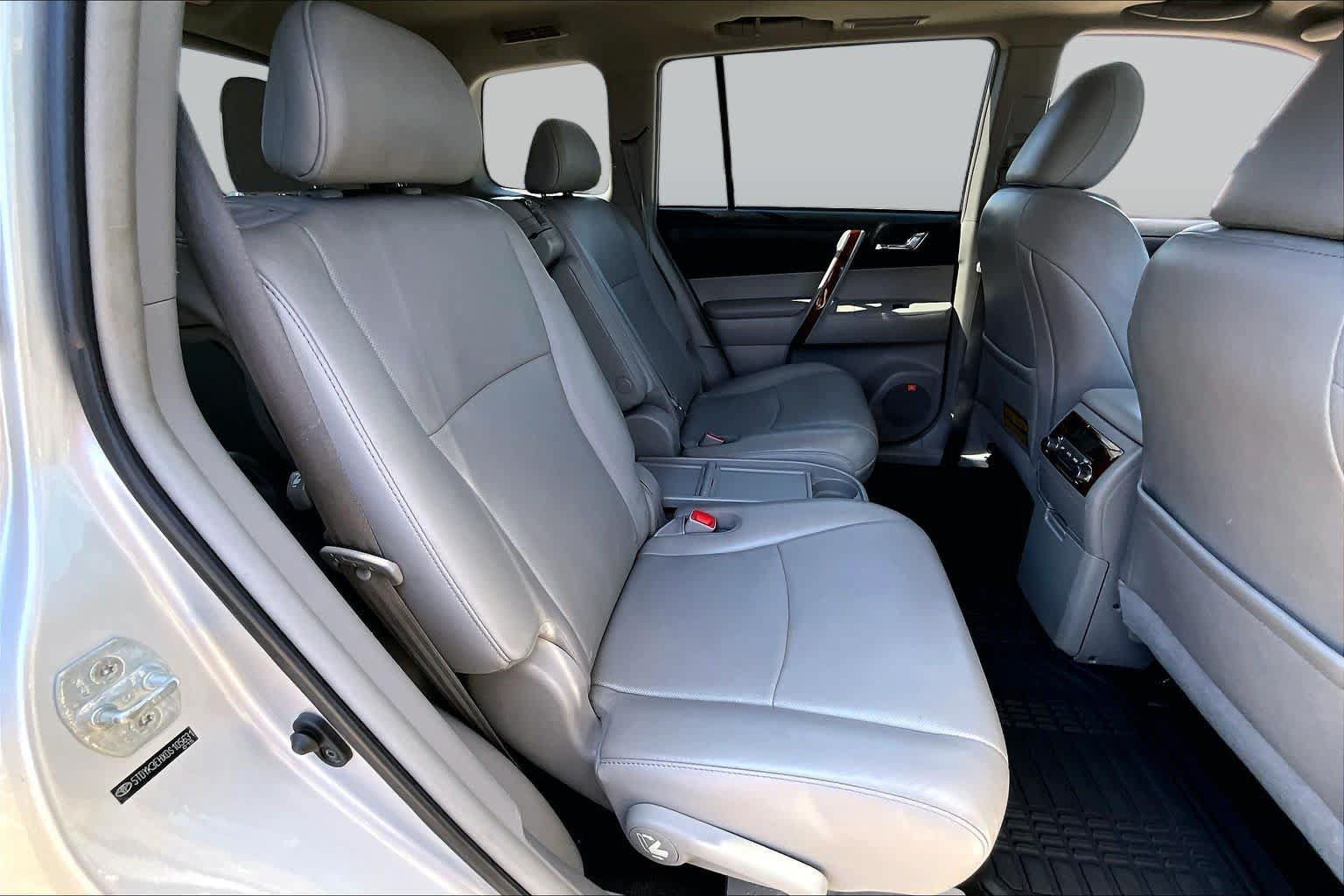 Used 2013 Toyota Highlander Limited FWD image 19