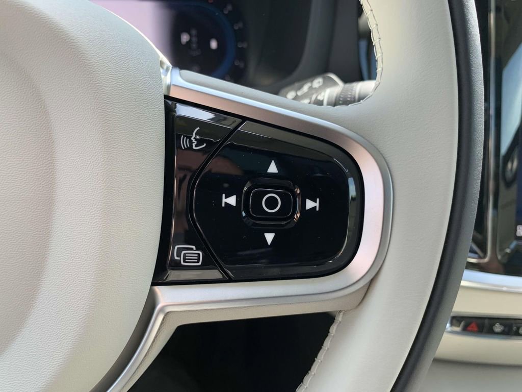 New 2025 Volvo V60 B5 Cross Country Plus w/ Protection Package Premier image 10