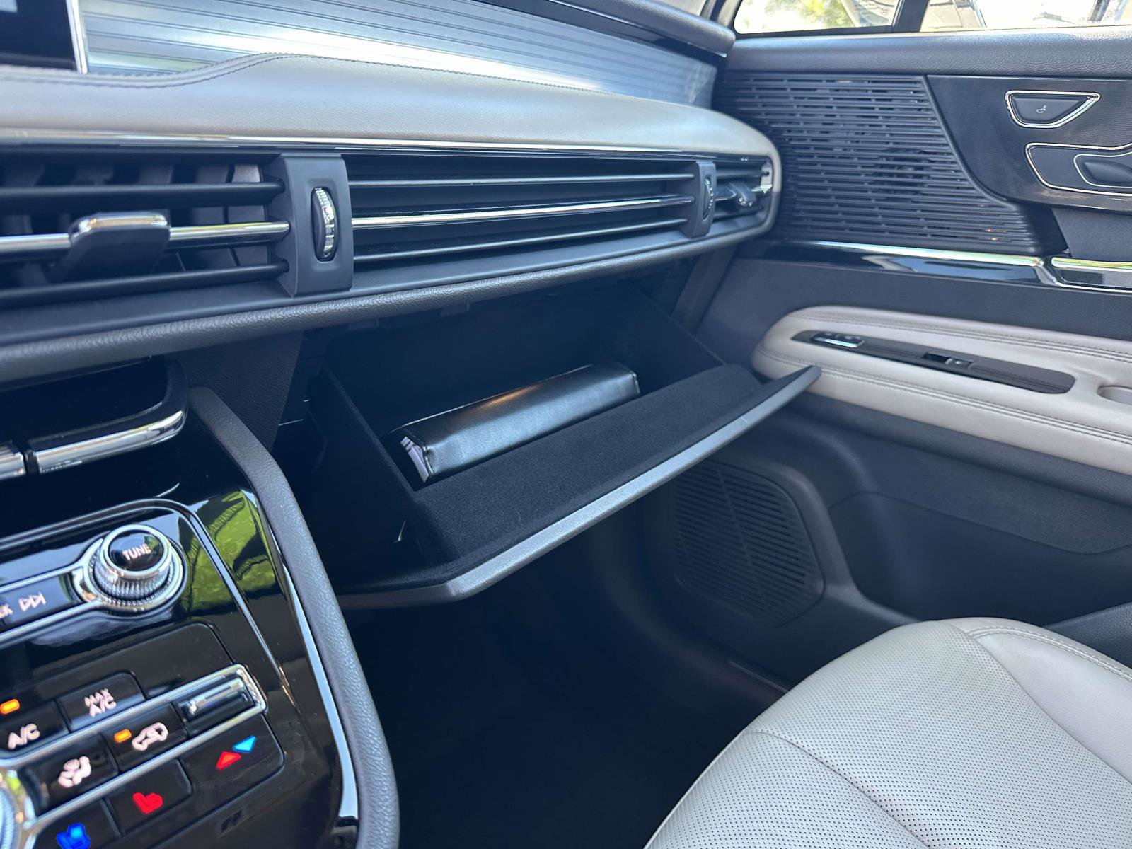 Used 2022 Lincoln Corsair AWD w/ Equipment Group 101A image 17