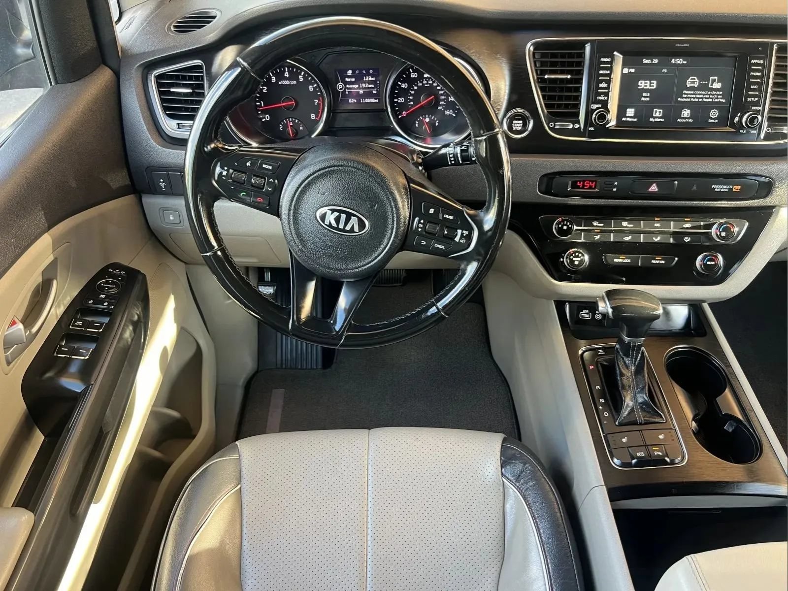 Used 2018 Kia Sedona LX w/ LX Essentials Premium Package FWD image 13