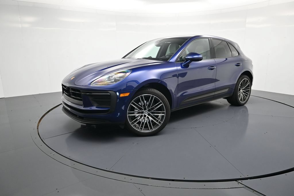 Certified 2024 Porsche Macan AWD/4WD image 1
