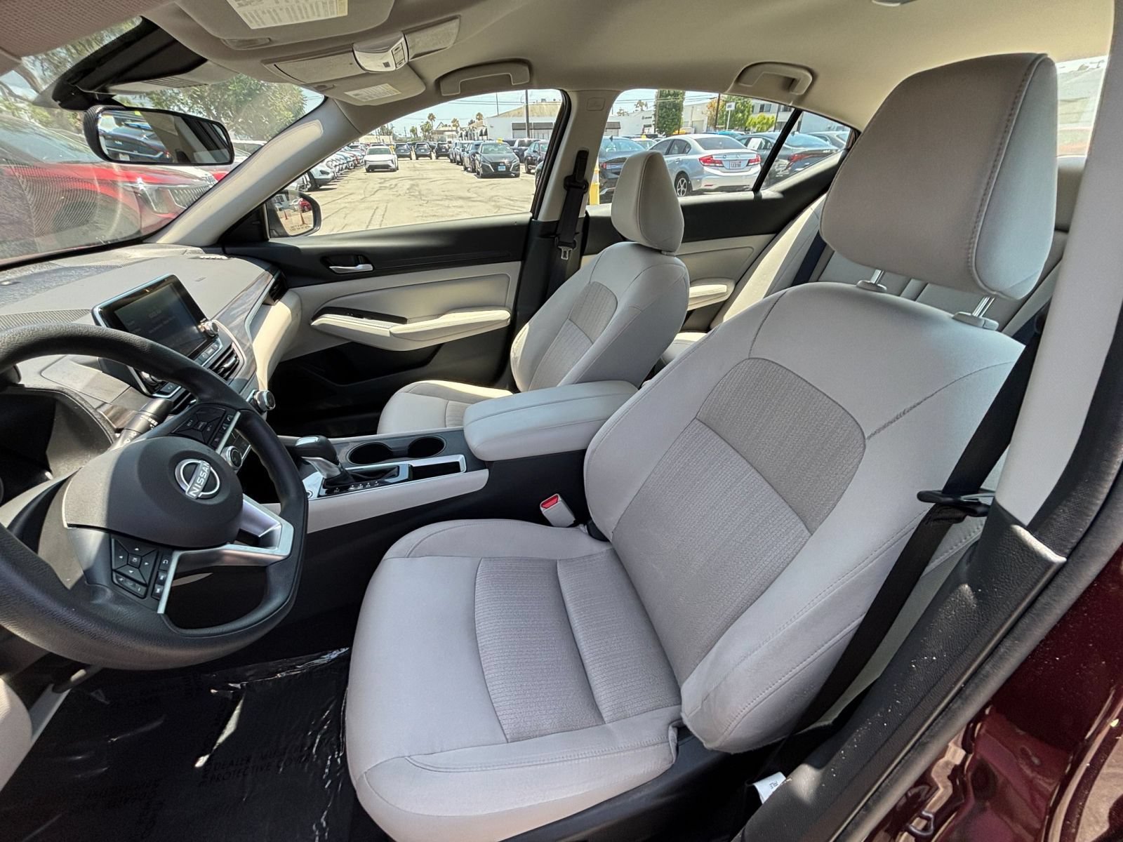 Used 2025 Nissan Altima 2.5 SV FWD image 28