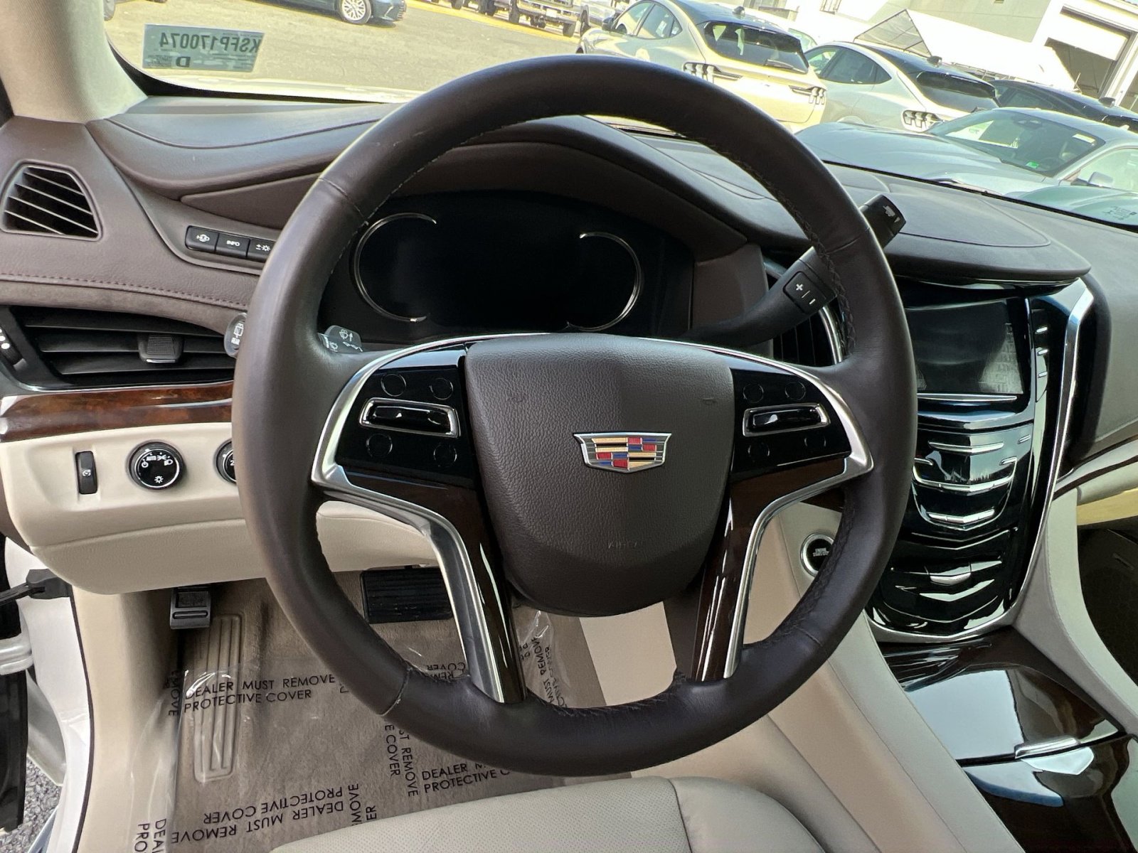 Used 2017 Cadillac Escalade Luxury image 16