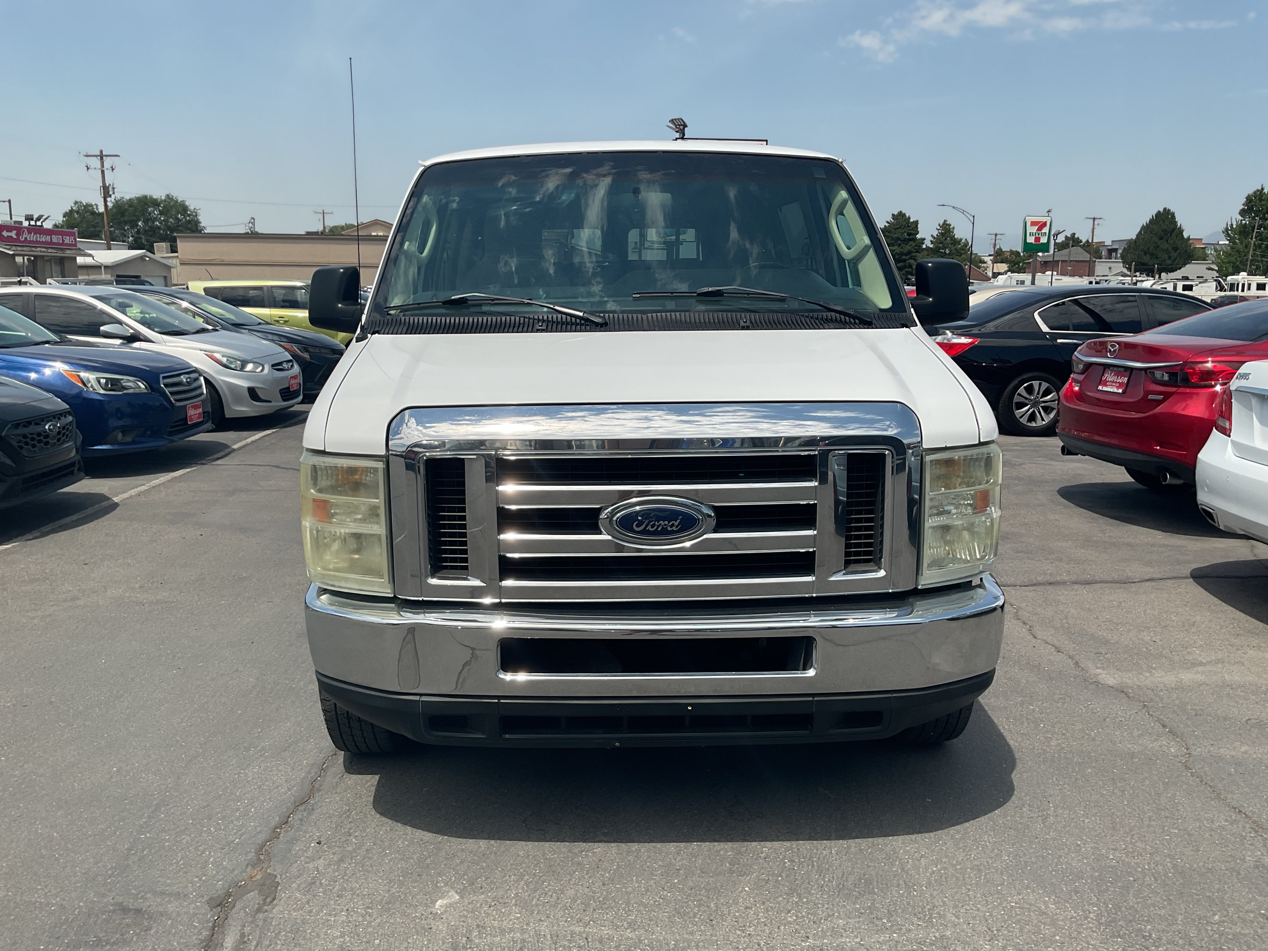 Used 2009 Ford E-350 and Econoline 350 XLT RWD image 3