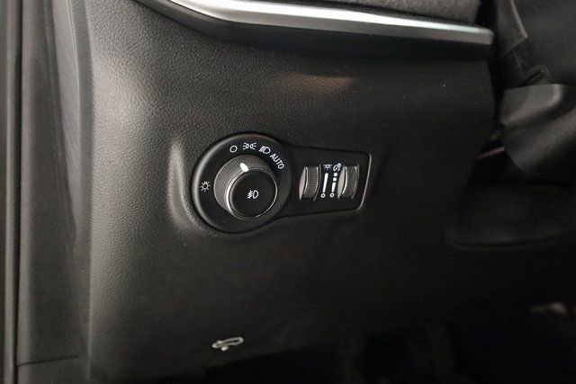 Used 2023 Jeep Compass Latitude image 14