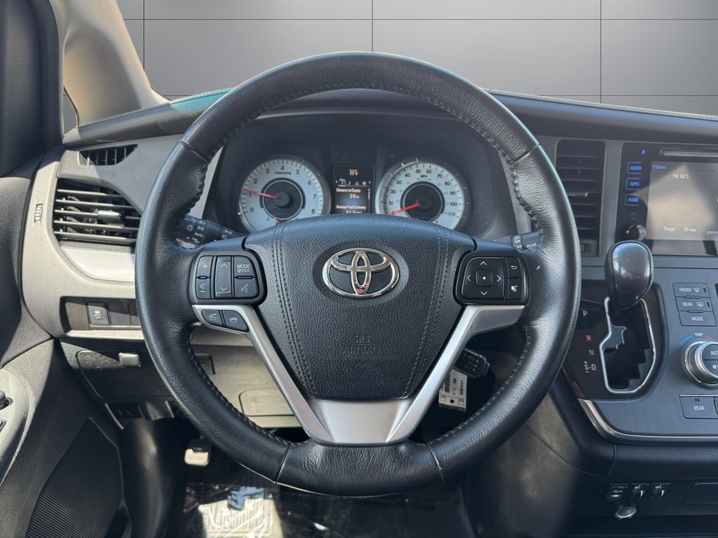 Used 2015 Toyota Sienna SE FWD image 13