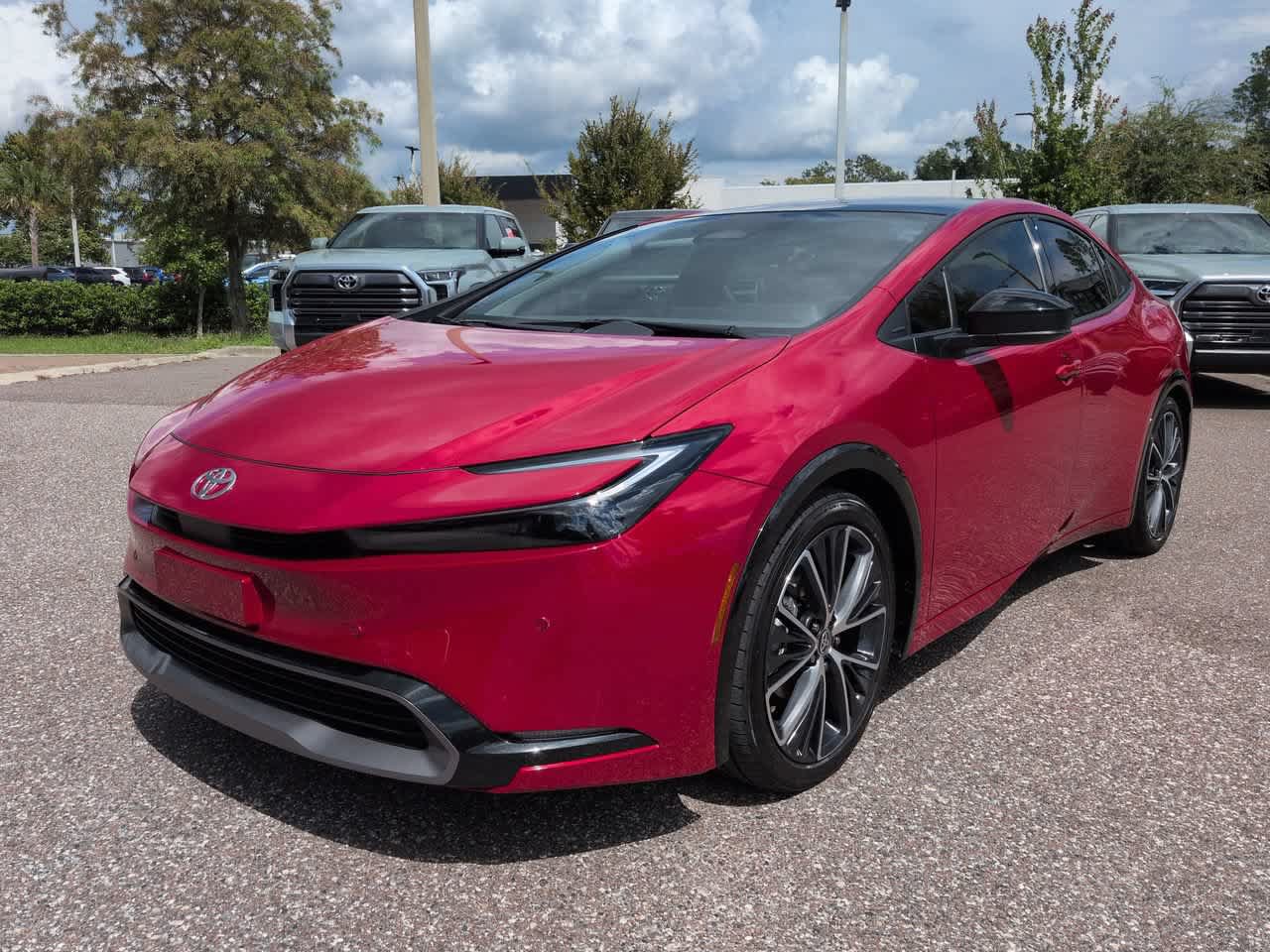 Used 2024 Toyota Prius XLE FWD image 2