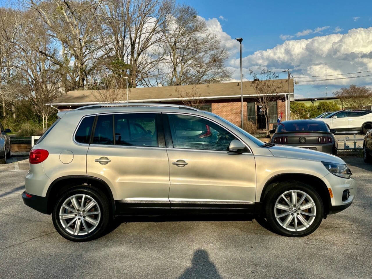 Used 2013 Volkswagen Tiguan SE image 8