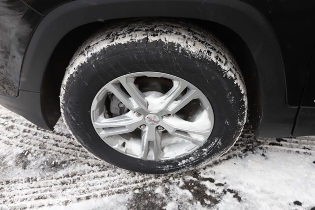 Used 2022 GMC Terrain SLE w/ Driver Convenience Package image 8