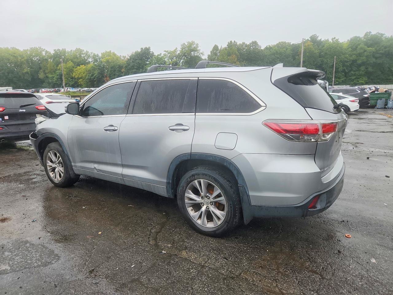Used 2015 Toyota Highlander XLE AWD/4WD image 4
