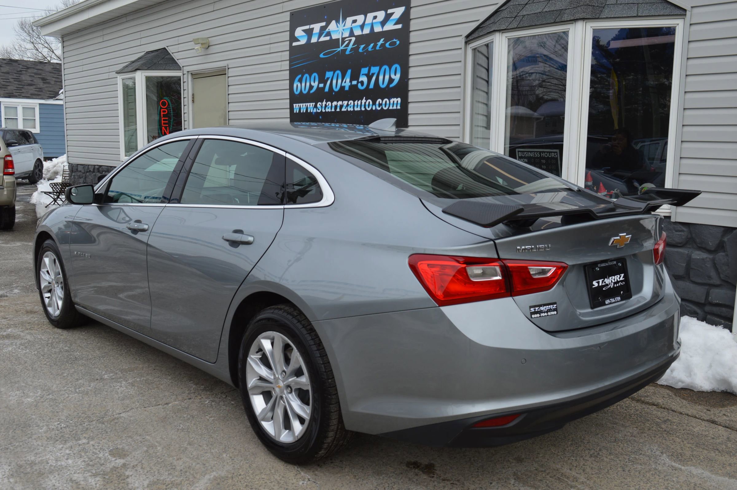 Used 2024 Chevrolet Malibu LT image 3