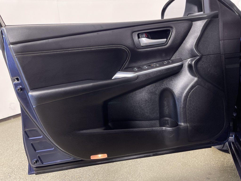 Used 2016 Toyota Camry XLE w/ Moonroof Package FWD image 17
