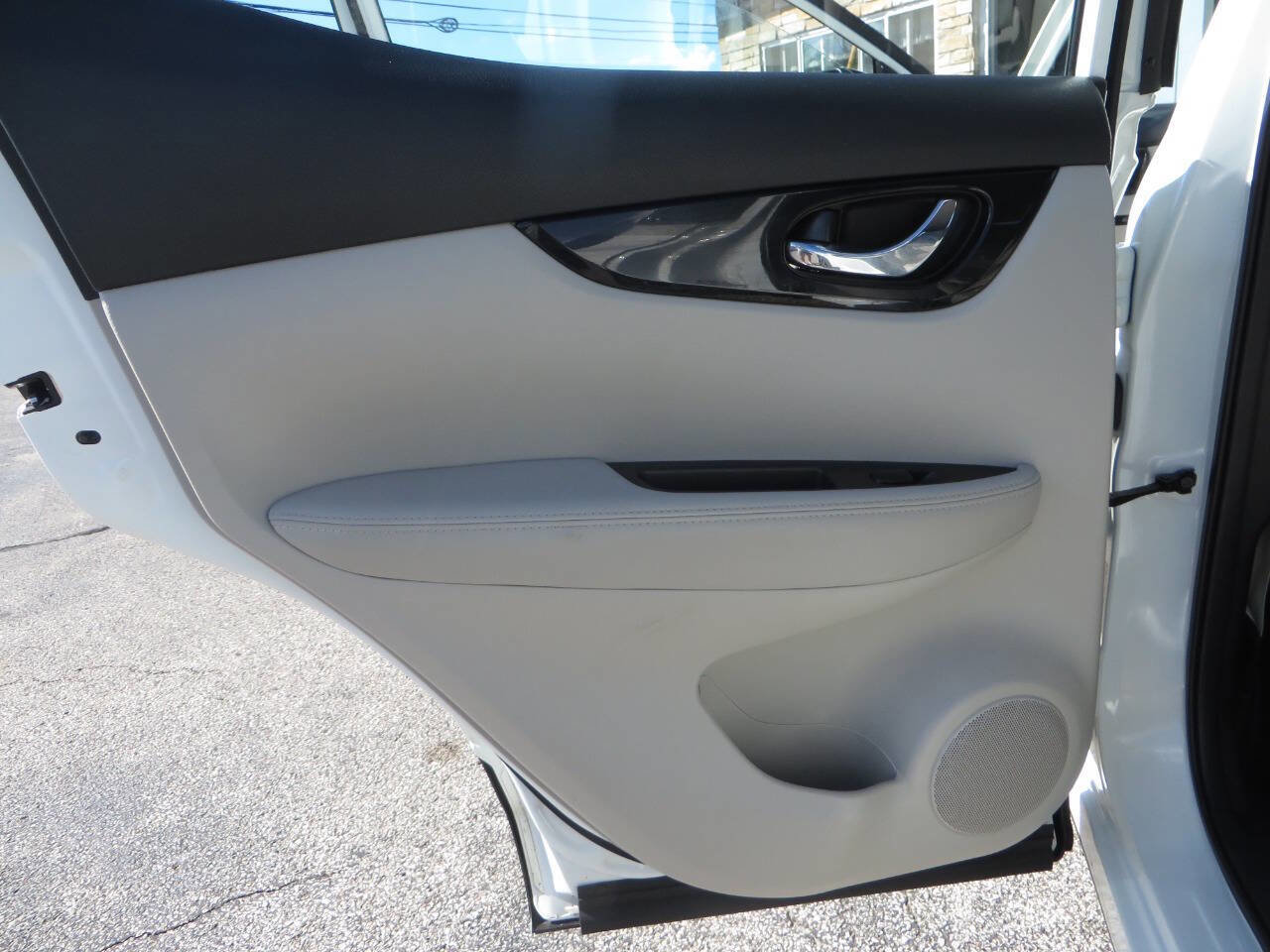 Used 2022 Nissan Rogue Sport SL w/ Premium Package image 6