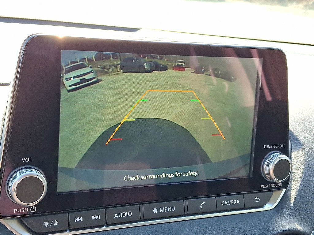 Used 2025 Nissan Sentra SV w/ Trunk Package image 15