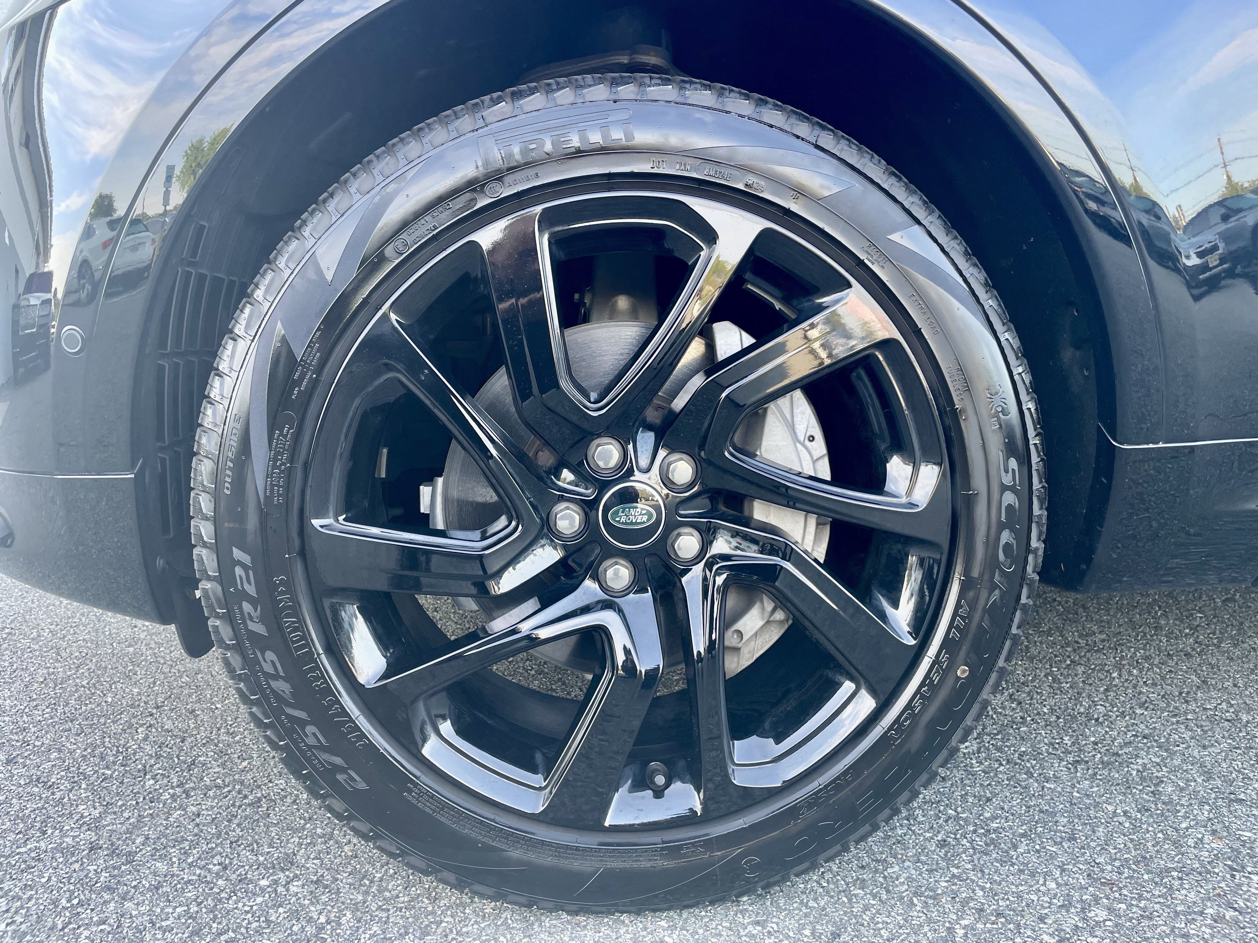 Certified 2025 Land Rover Discovery Dynamic SE AWD/4WD image 9