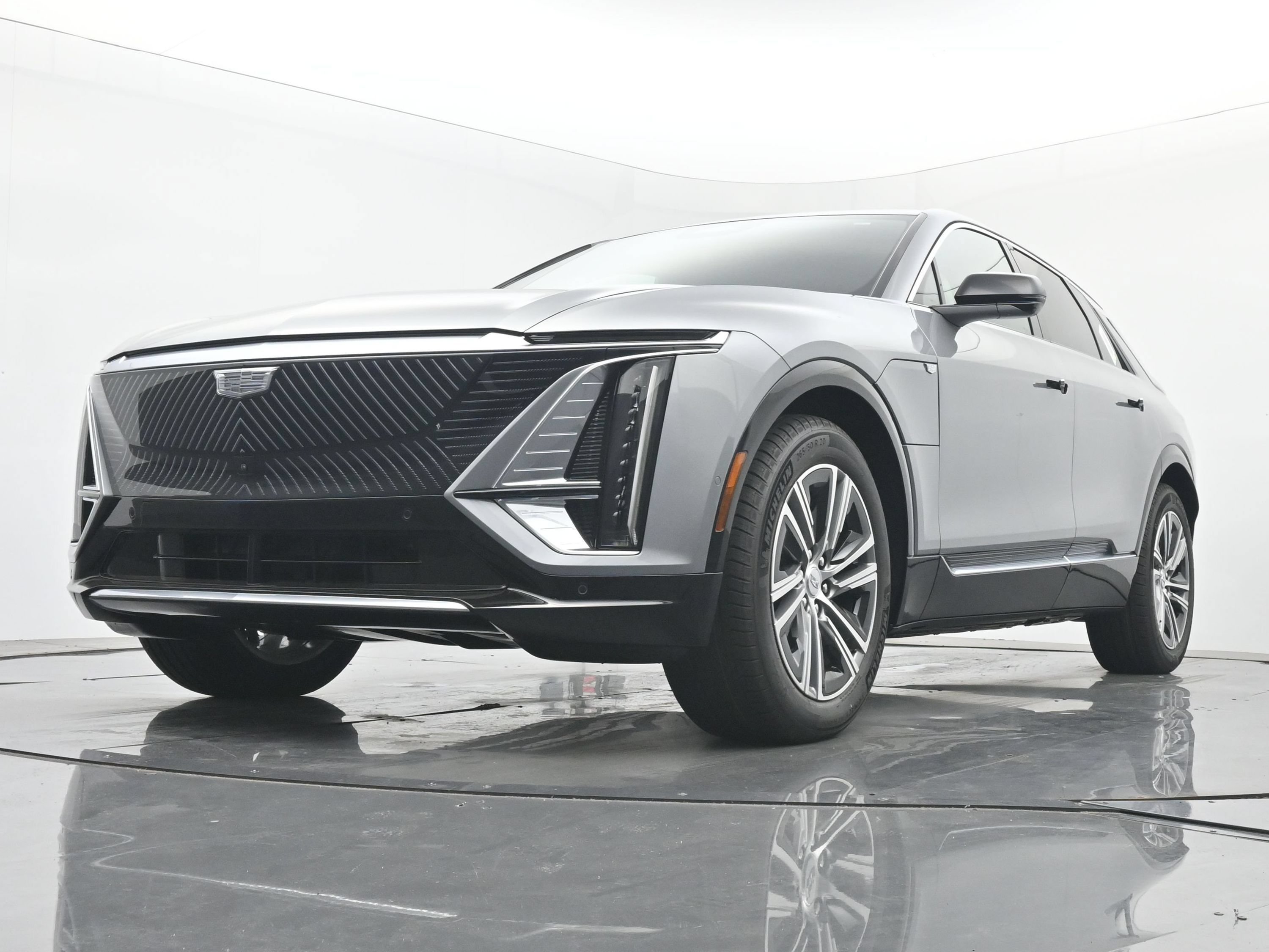 New 2026 Cadillac Lyriq Luxury w/ LPO, Floor Liner Package AWD/4WD image 15