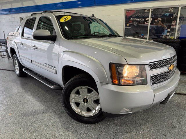 Used 2013 Chevrolet Avalanche LT w/ Suspension Package, Off-Road AWD/4WD image 2