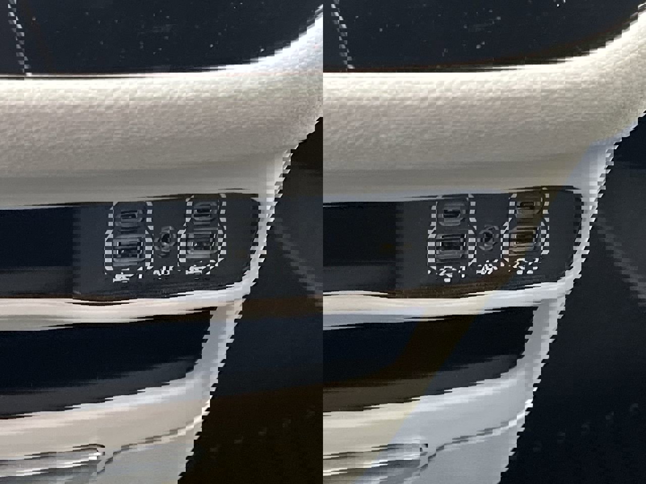 Used 2023 Chrysler Pacifica Touring-L image 24