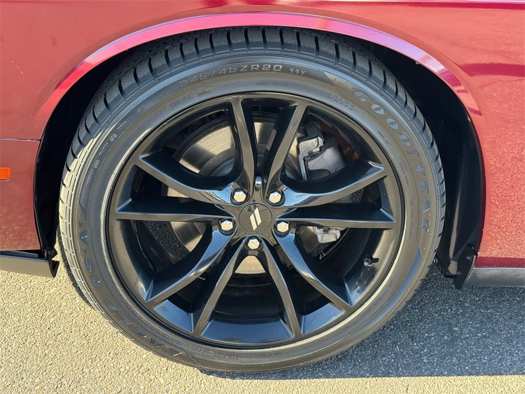Used 2017 Dodge Challenger SXT Plus image 10