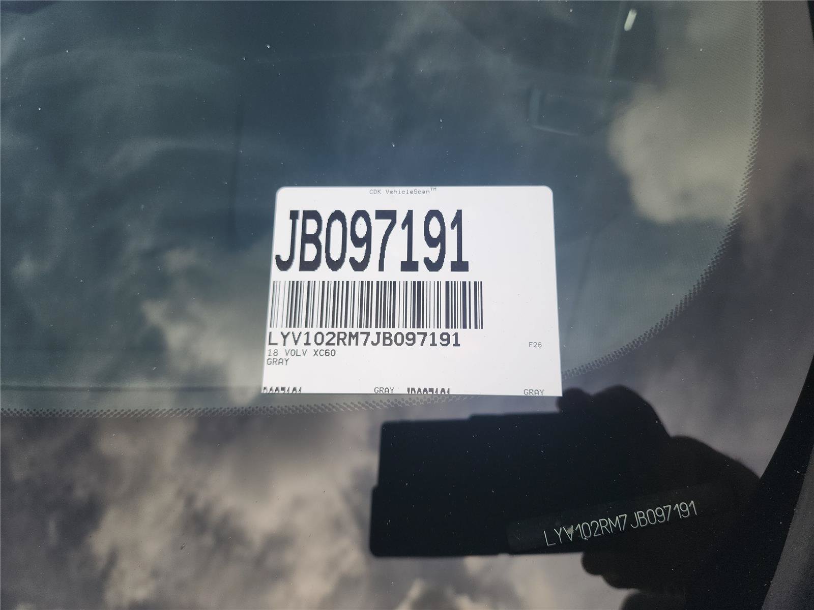Used 2018 Volvo XC60 T5 R-Design w/ Convenience Package AWD/4WD image 11