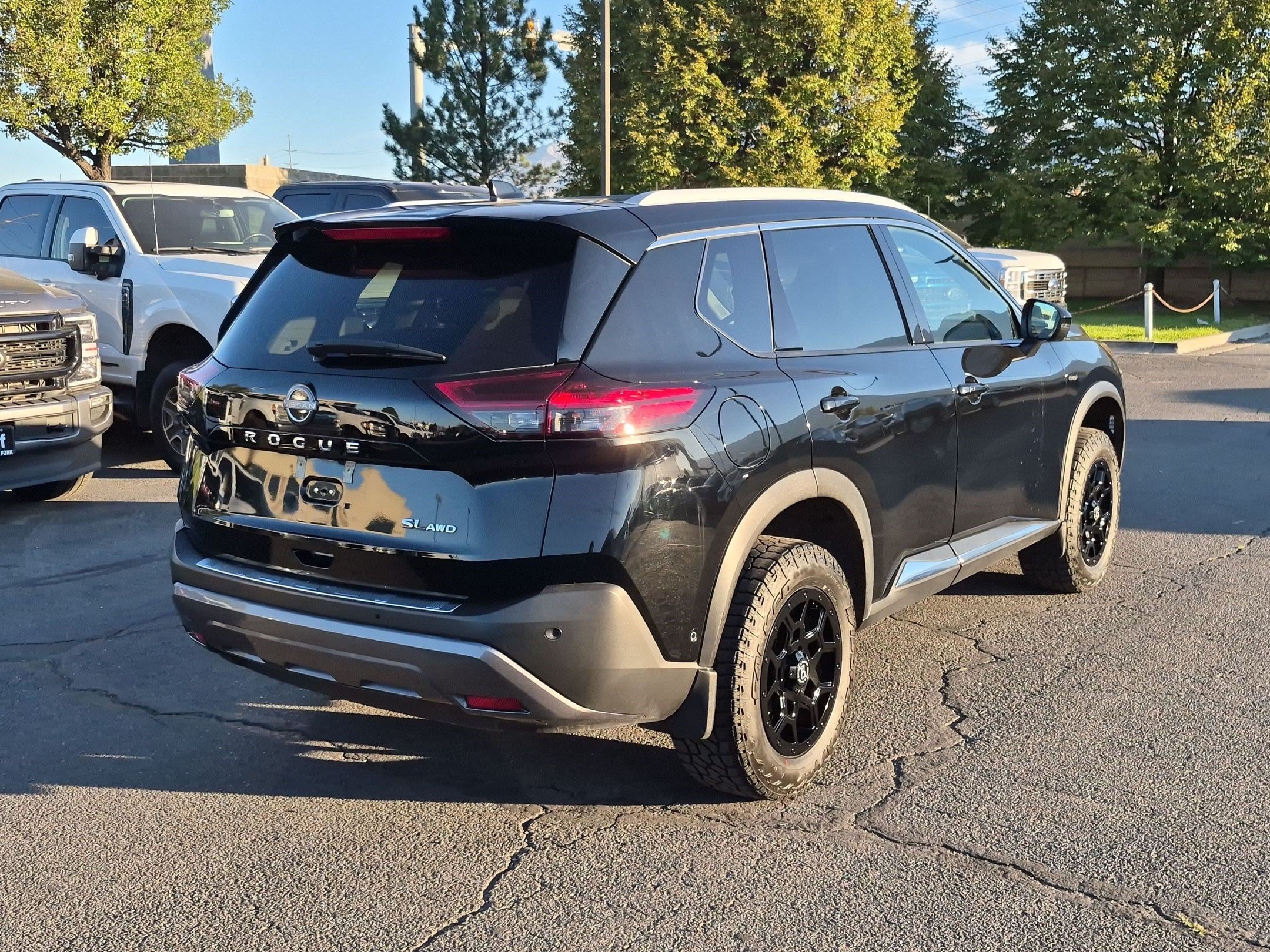 Used 2023 Nissan Rogue SL w/ SL Premium Package AWD/4WD image 3