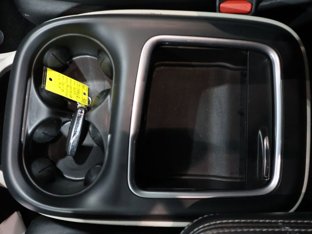 Certified 2024 Chrysler Pacifica Touring-L image 35