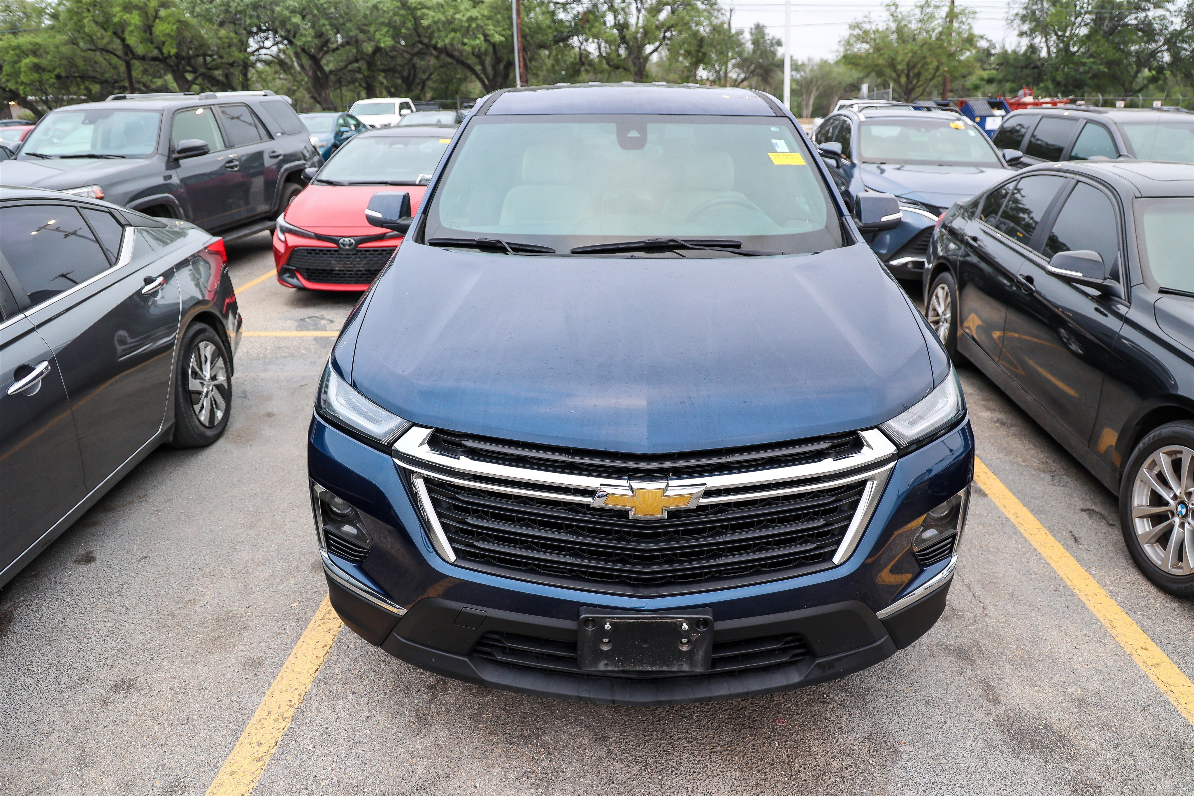 Used 2023 Chevrolet Traverse LS w/ Safety Package FWD image 5